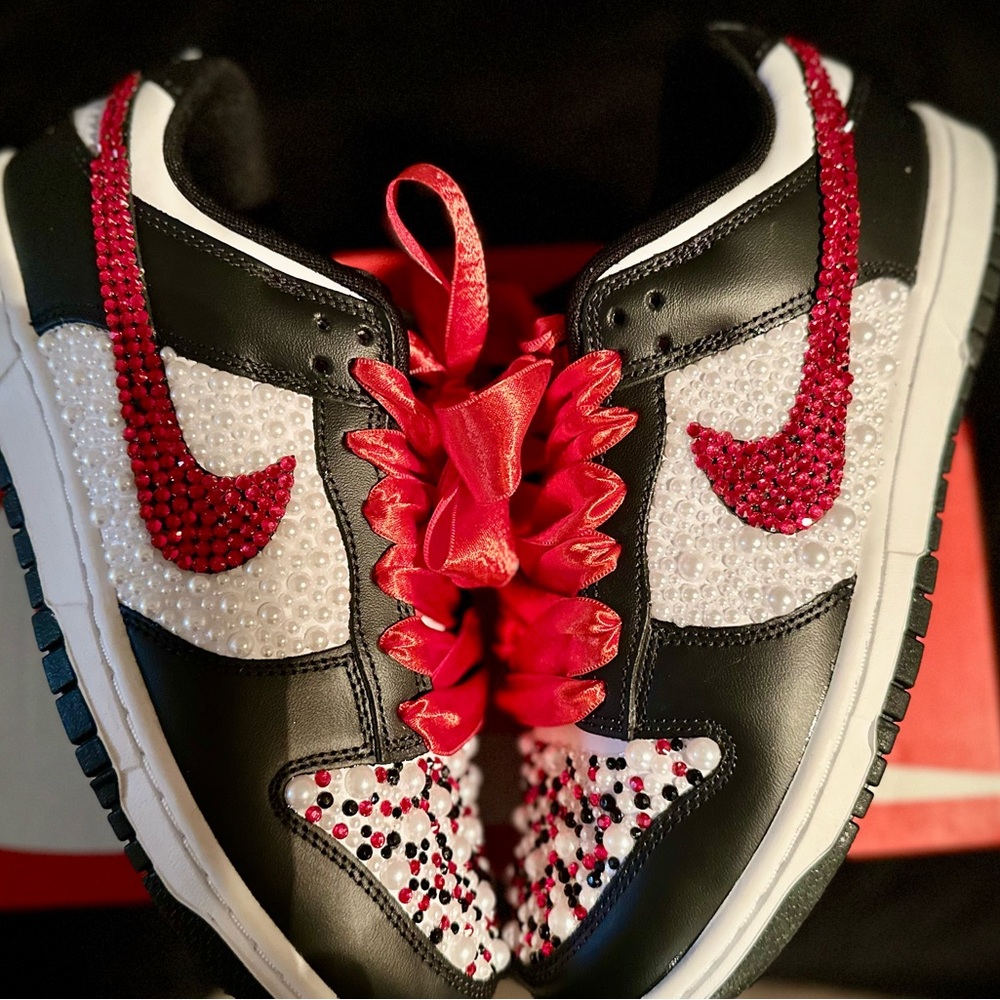 Nike Sneakers with Red and Black Beads - Picture 4 of 7